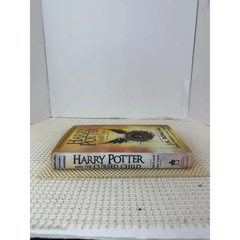 Harry Potter and the Cursed Child Parts 1&2 Special Rehearsal Edition Script EUC